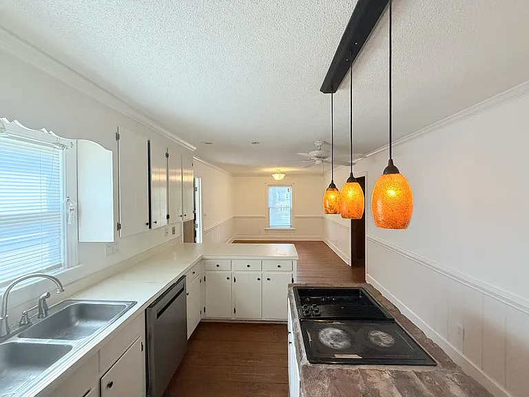 1493 Foxhall Dr — Photo 8