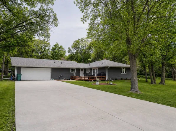 224 Hawthorne Ave, Devils Lake, ND 58301