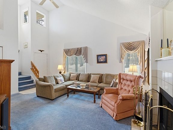 3rd image of 20 Heritage Ct