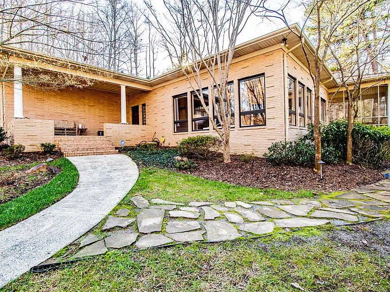 3911 Lakeside Dr — Photo 4