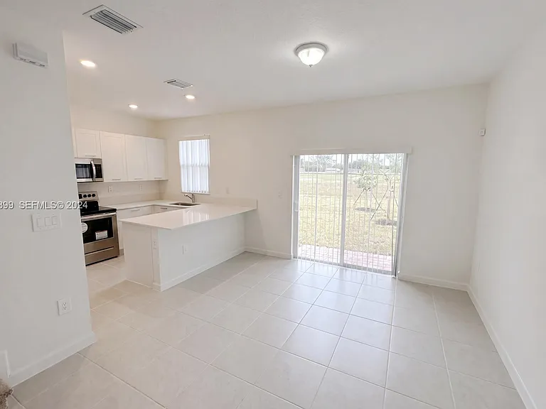 12432 NW 23rd Ct #12432 — Photo 4