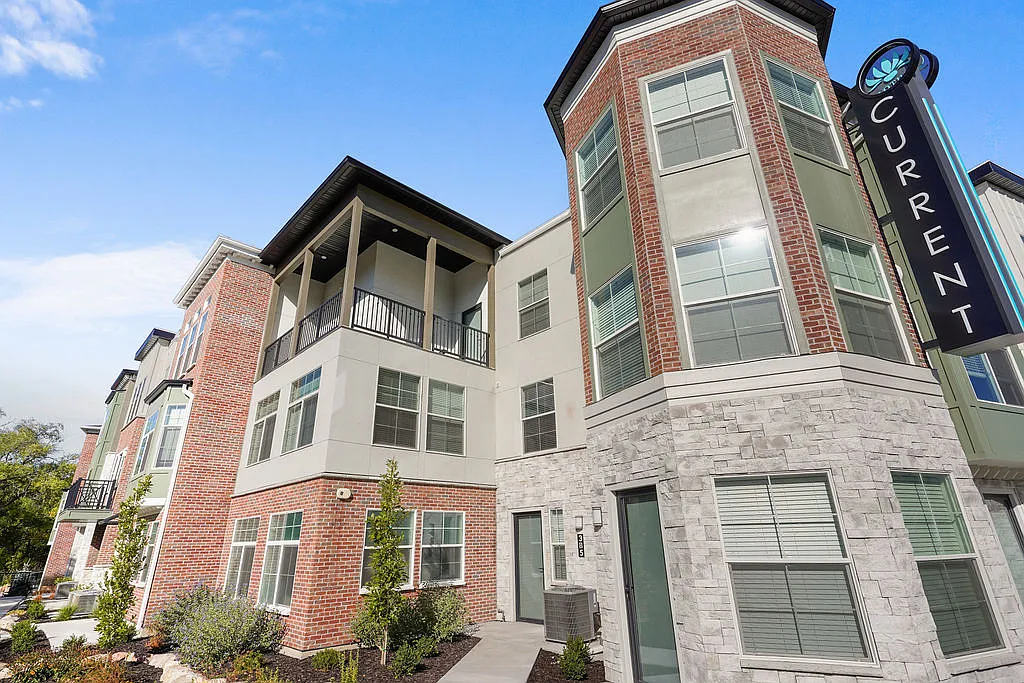 Current by Lotus Townhomes — Photo 2