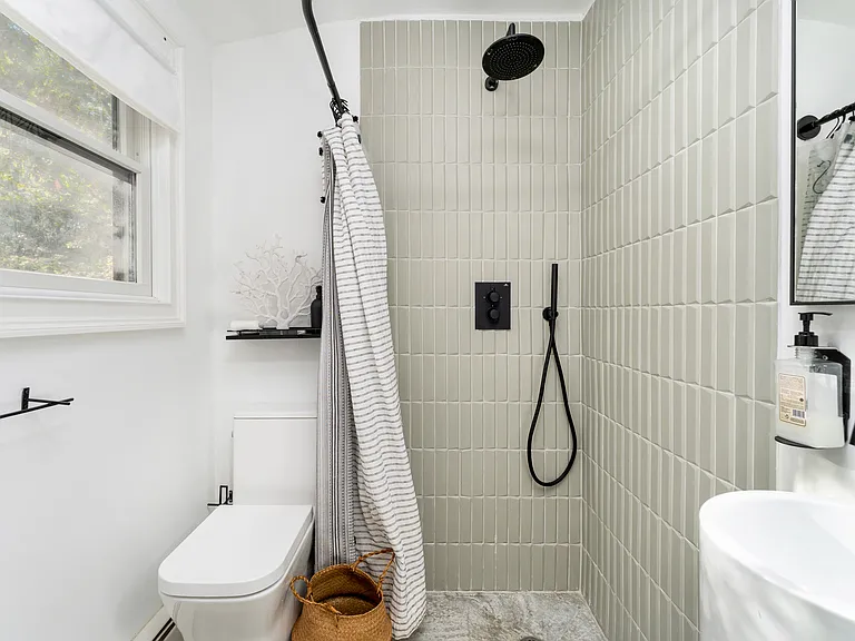 20 Lotus Ave — Photo 13