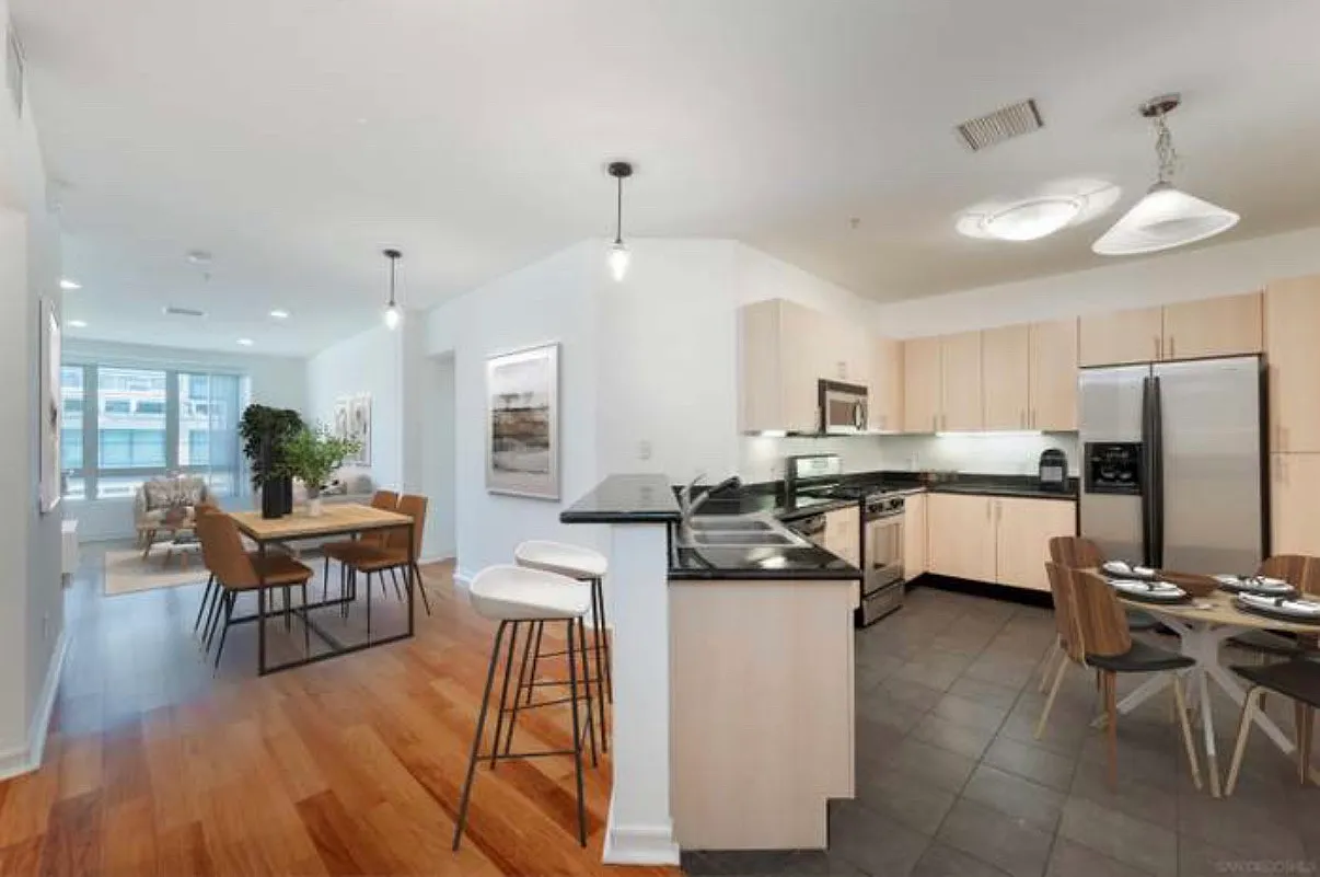 2 bed, 1361 sqft, $3,400 — Photo 4