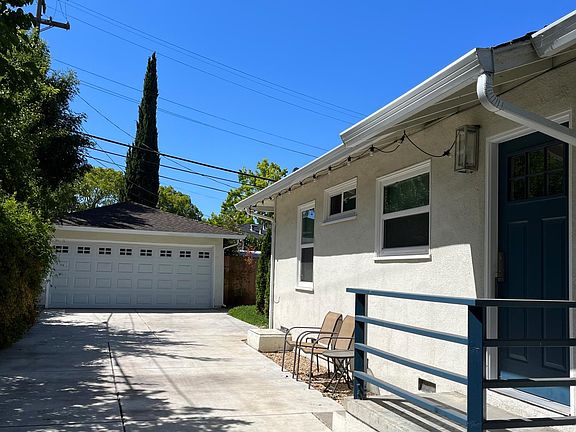 2nd image of 2076 Heatherdale Ave