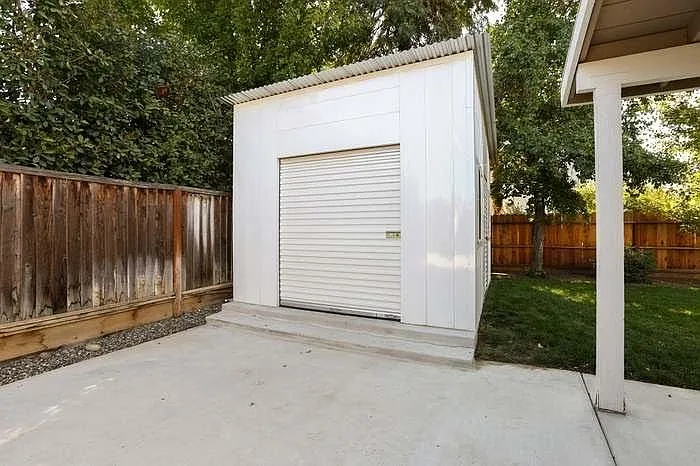 2182 Decatur Ave — Photo 36