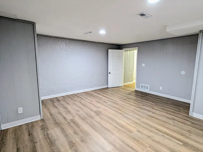 8324 Robinson St — Photo 23