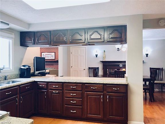 4th image of 130 Laurel Blvd