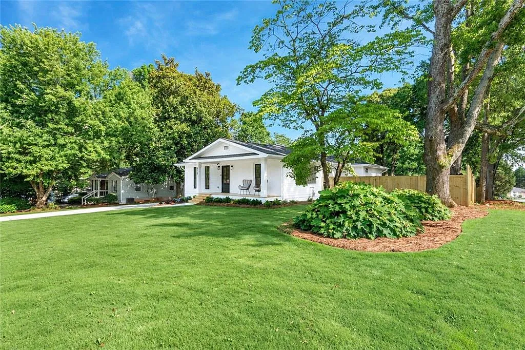 3 bed, 2.5 bath, 1900 sqft, $3,400 — Photo 2
