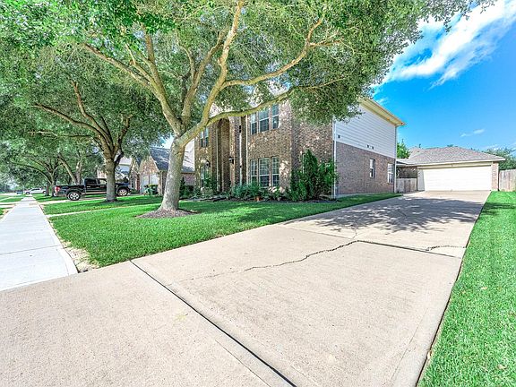 3rd image of 3705 Canterbury Park Dr