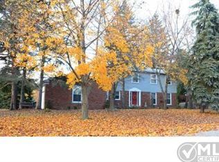 5888 Shaun Rd, West Bloomfield, MI 48322