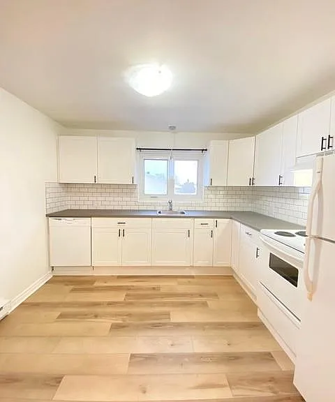 93 Birchmount Dr — Photo 8