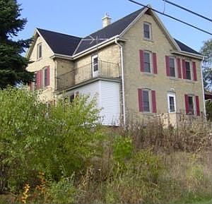 1st image of 817 Glenlyon Ln