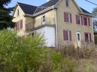817 Glenlyon Ln, Port Washington, WI 53074