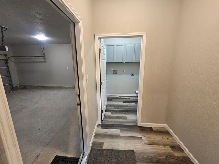 511 Moore St — Photo 6