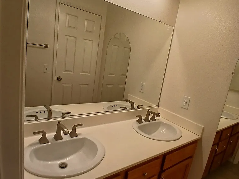2035 Entrada Dr — Photo 11