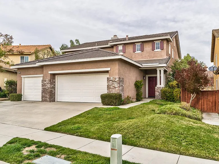 23764 Cloverleaf Way — Photo 1