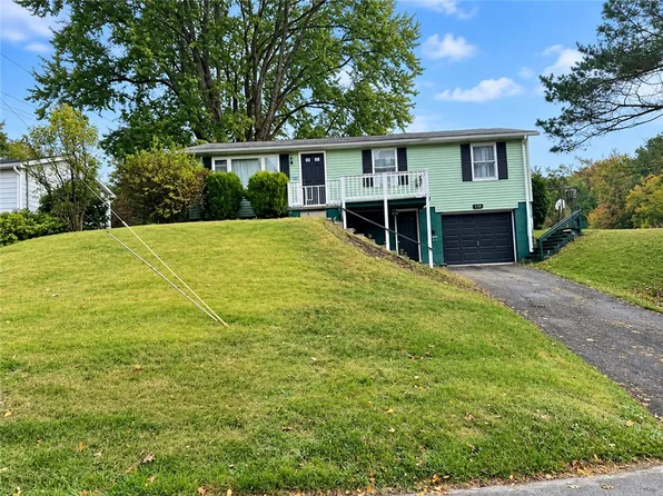 247 Manor Dr, Franklin, PA 16323