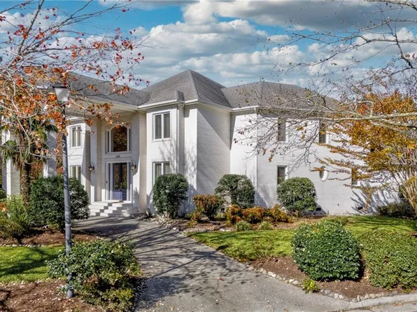 1500 Chandon Cres, Virginia Beach, VA 23454