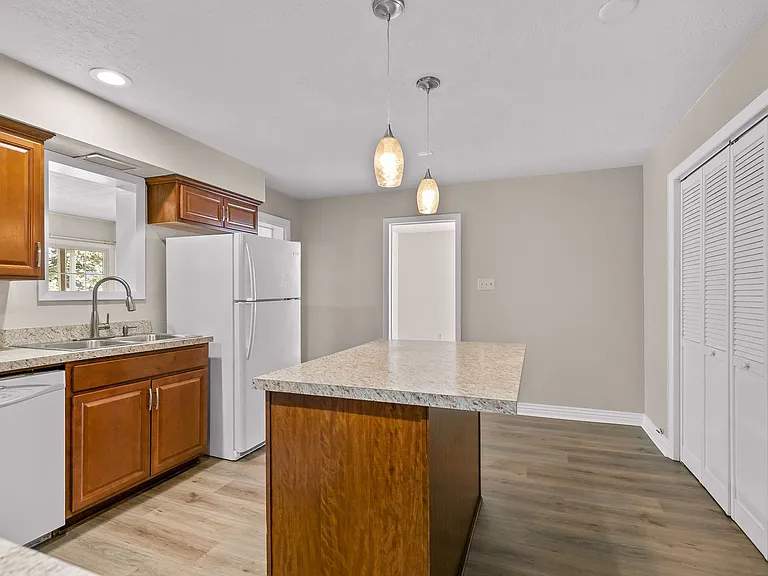 732 S Main Ave — Photo 13