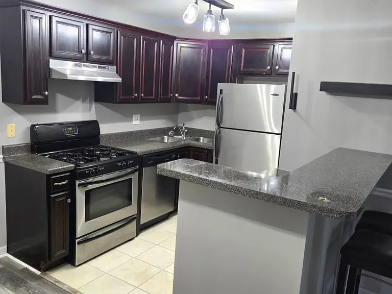 213 E Liberty St #8 — Photo 2