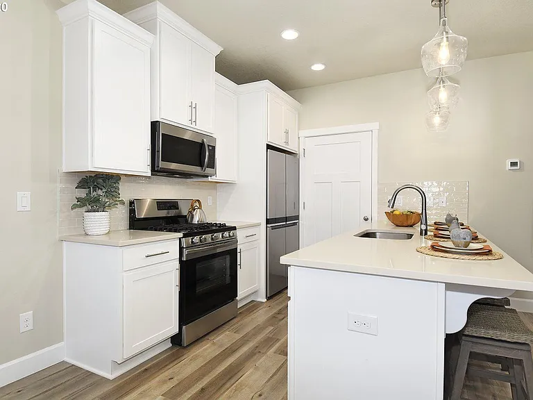 8005 NE Sabo St — Photo 5