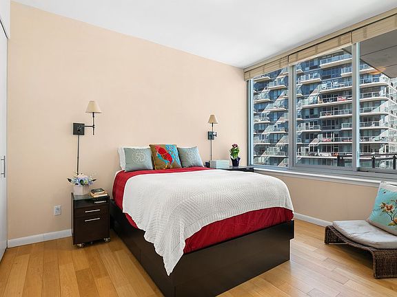 5th image of 4630 Center Blvd APT 1403