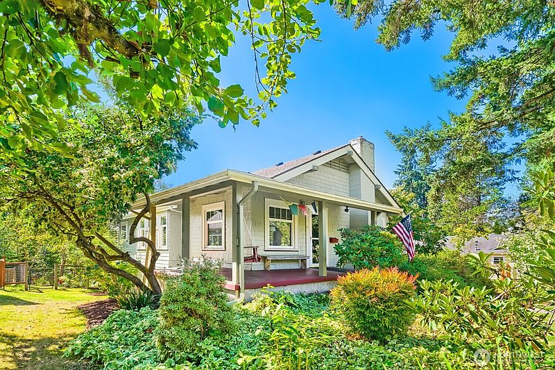 2nd image of 1405 10th Avenue SE