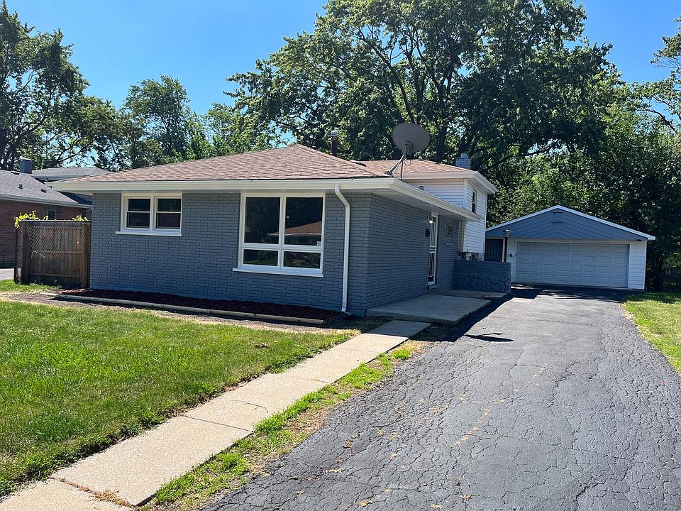 1st image of 27 E 158th Pl