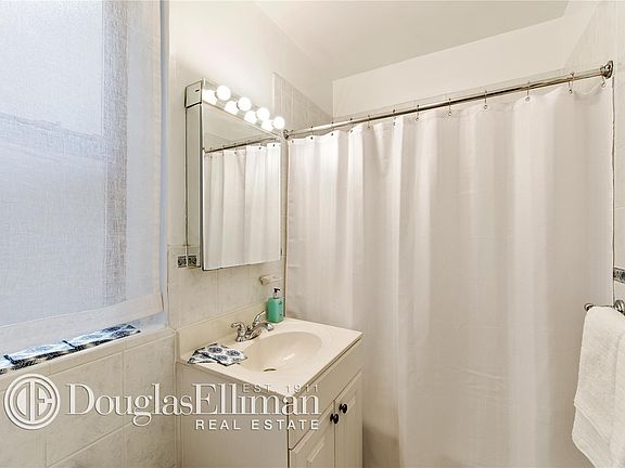 5th image of 170 W 81st St APT 3E