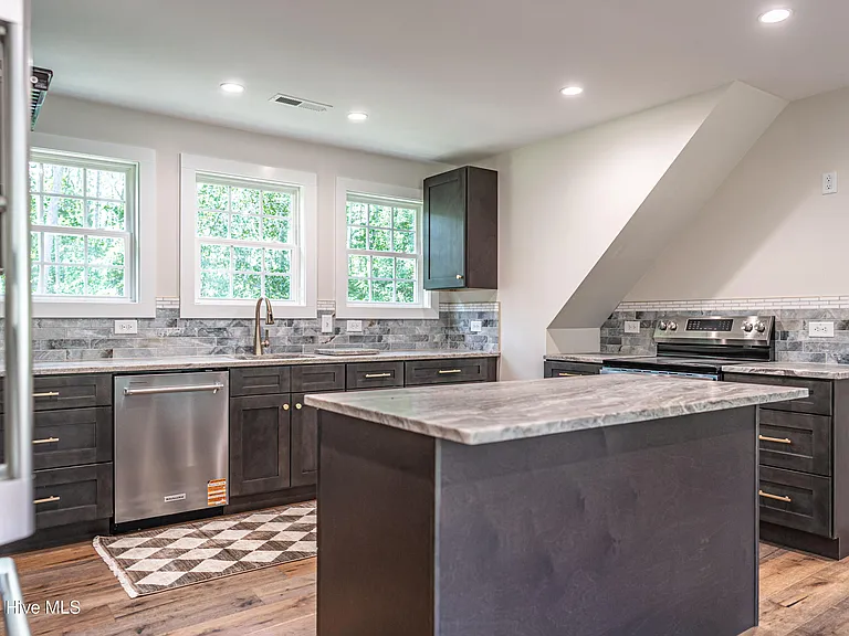 445 Brinkley Rd — Photo 4