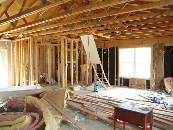 4th image of 1110 Rolling Hills Dr