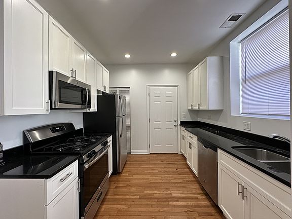 2nd image of 1157 W Lunt Ave #4