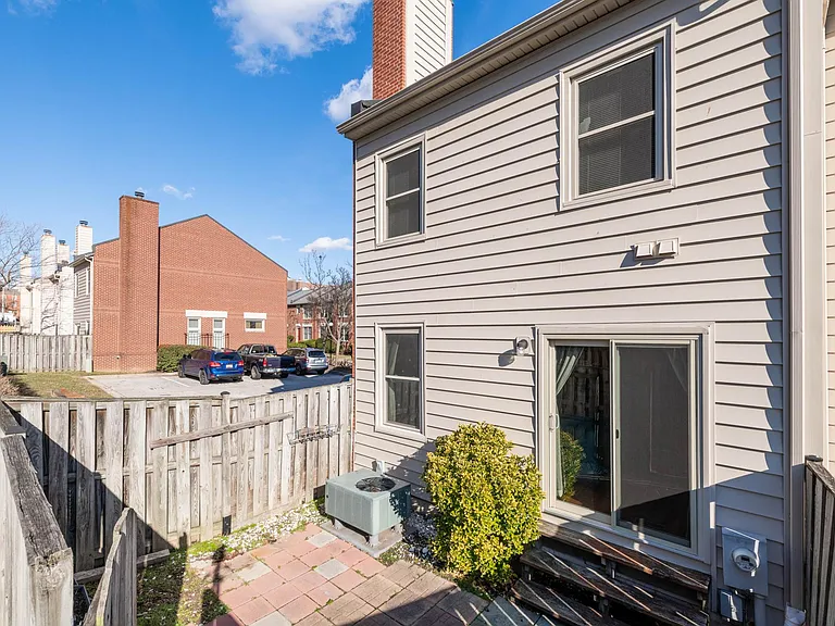 216 Roundhouse Ct — Photo 30