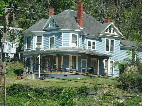 61 W High St, Salem, WV 26426