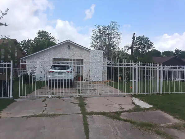 17211 Woodburn Dr, Houston, TX 77049