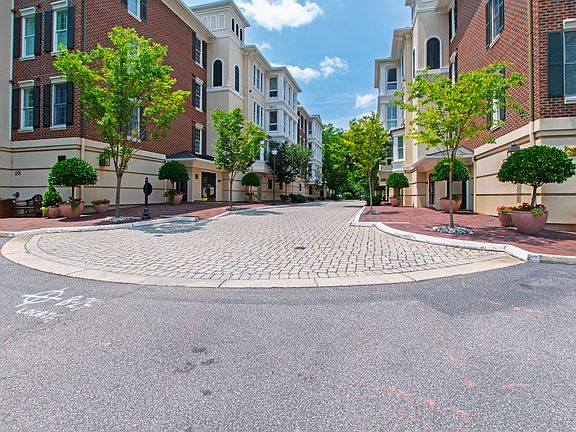 3rd image of 2813 Market Bridge Ln Unit 205
