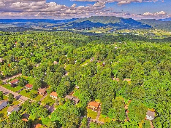 4th image of 1807 Gardenspring Dr