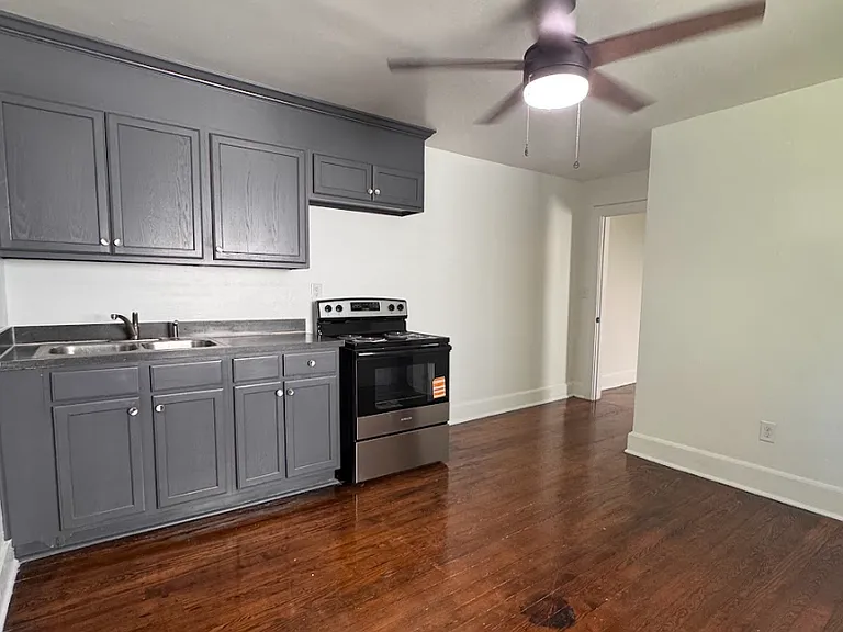 304 N Leach St — Photo 7