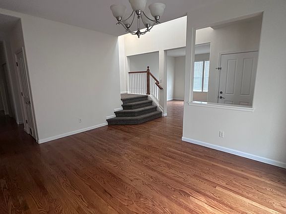 4th image of 2427 Vale Way