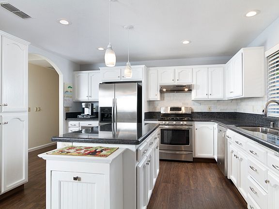 3rd image of 1681 Greenwood Way
