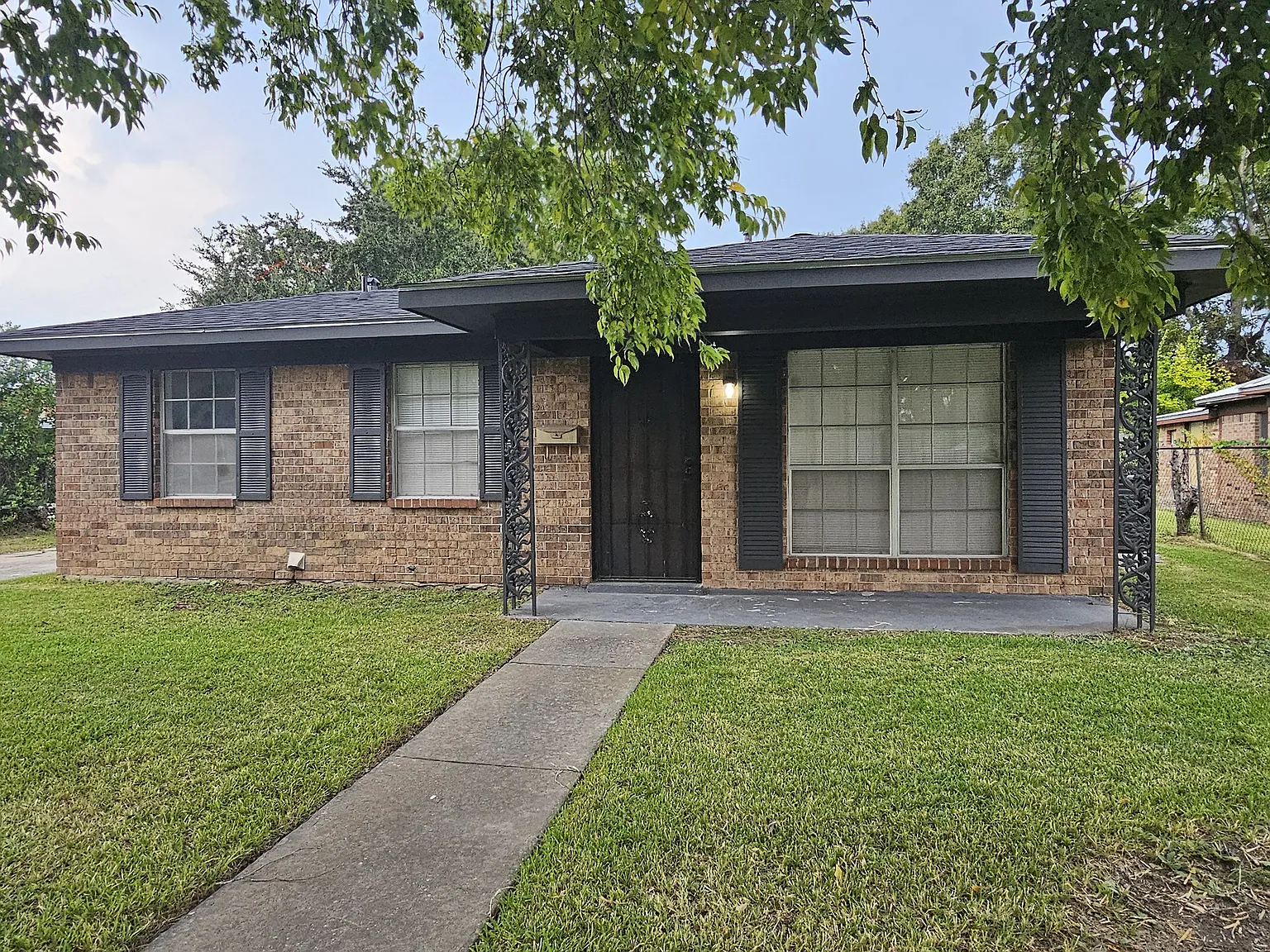 3 bed, 1.5 bath, 1008 sqft, $1,500 — Photo 1