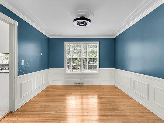 3rd image of 109 Hulton Ln