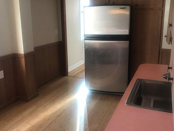 4th image of 550 Park St APT 1
