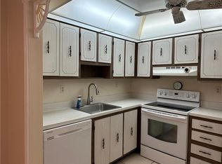 242 Burgundy Ave #F, Delray Beach, FL 33484