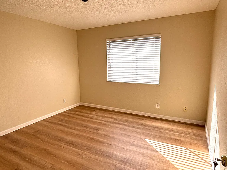 3 Lewis Ave #5 — Photo 11