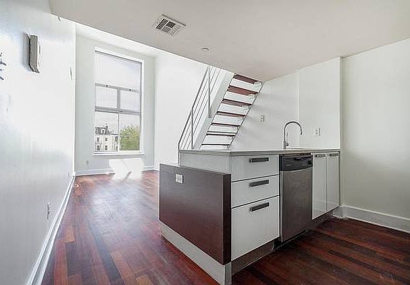 2nd image of 14 Meserole St #2X
