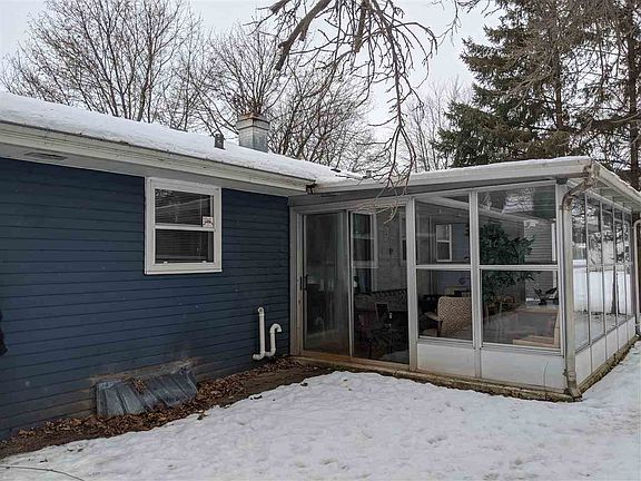 3rd image of 600 Meadow Ln