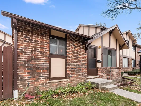 1S145 Radford Ln, Villa Park, IL 60181