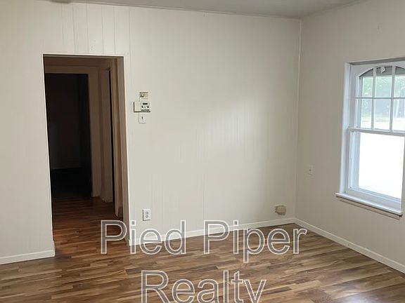 5th image of 810 E Shawnee St